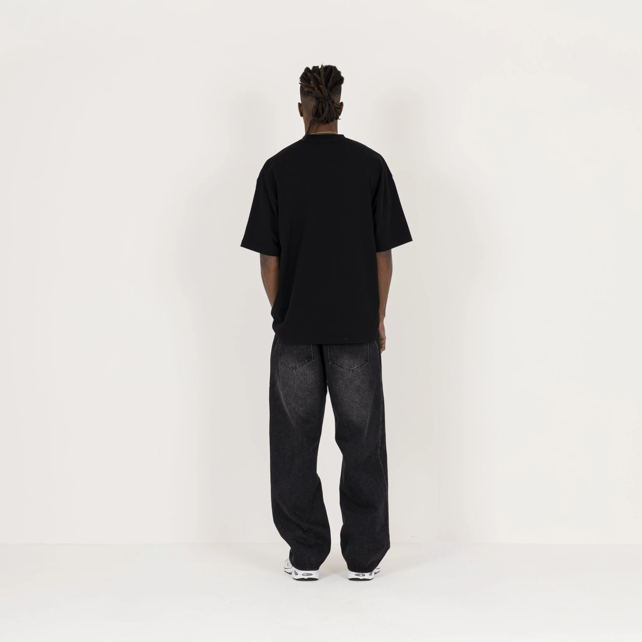 T-Shirt - Black - Image 7